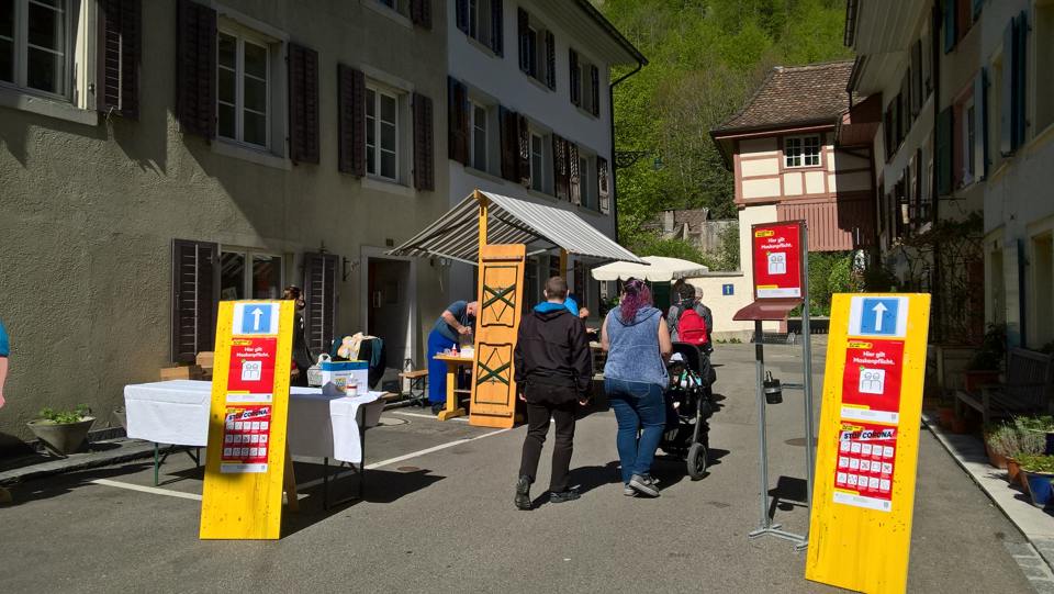 Ab hier gilt Maskenpflicht - One way